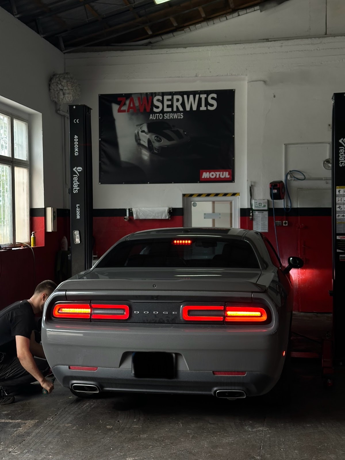 Dodge Challenger w warsztacie ZAWSERWIS